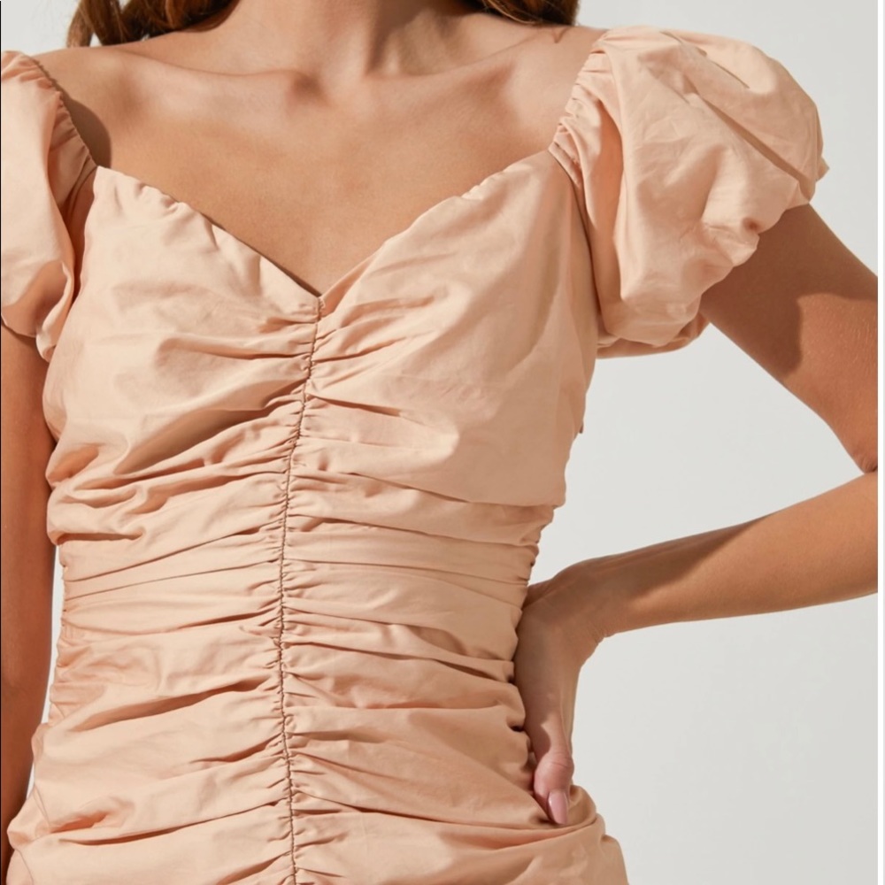 ASTR TYRA RUCHED PUFF SLEEVE MINI DRESS - Picture 3 of 4